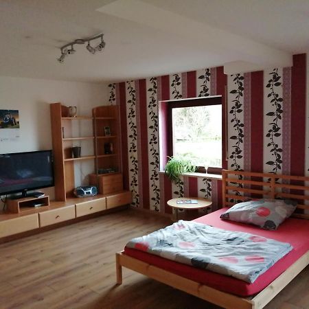 Moderne Ganze Ferienwohnung 1Km Zum Funpark Und Nur 15 Minuten Nach Nuernberg Zirndorf Ngoại thất bức ảnh
