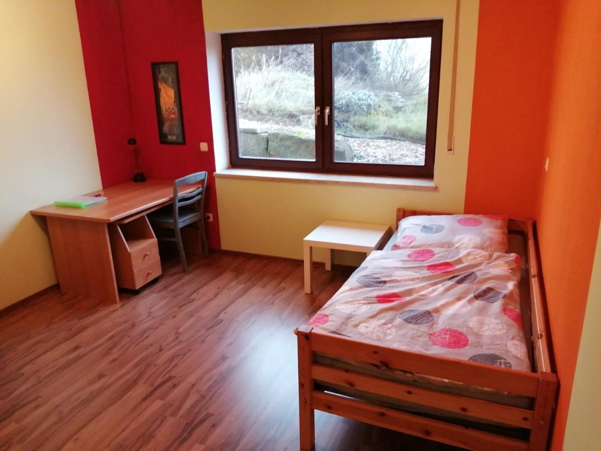Moderne Ganze Ferienwohnung 1Km Zum Funpark Und Nur 15 Minuten Nach Nuernberg Zirndorf Ngoại thất bức ảnh