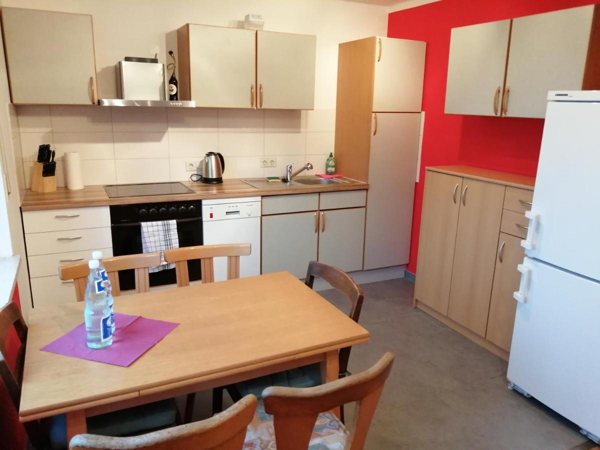 Moderne Ganze Ferienwohnung 1Km Zum Funpark Und Nur 15 Minuten Nach Nuernberg Zirndorf Ngoại thất bức ảnh